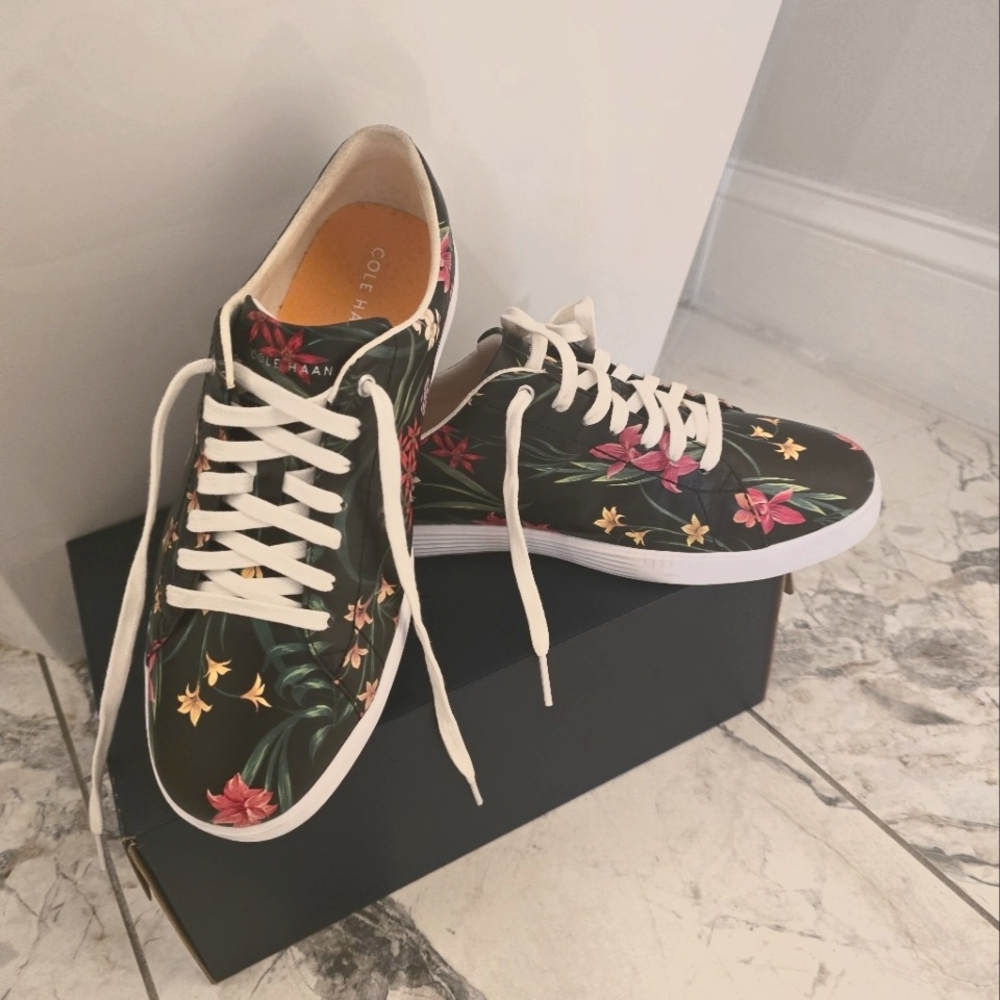 Cole Haan - Size 8 Grand Zero